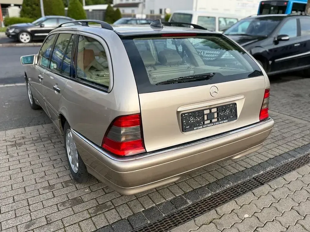 Gebraucht Mercedes C220 Elegance 125 PS (91 kW) 2000 Silber Limousine