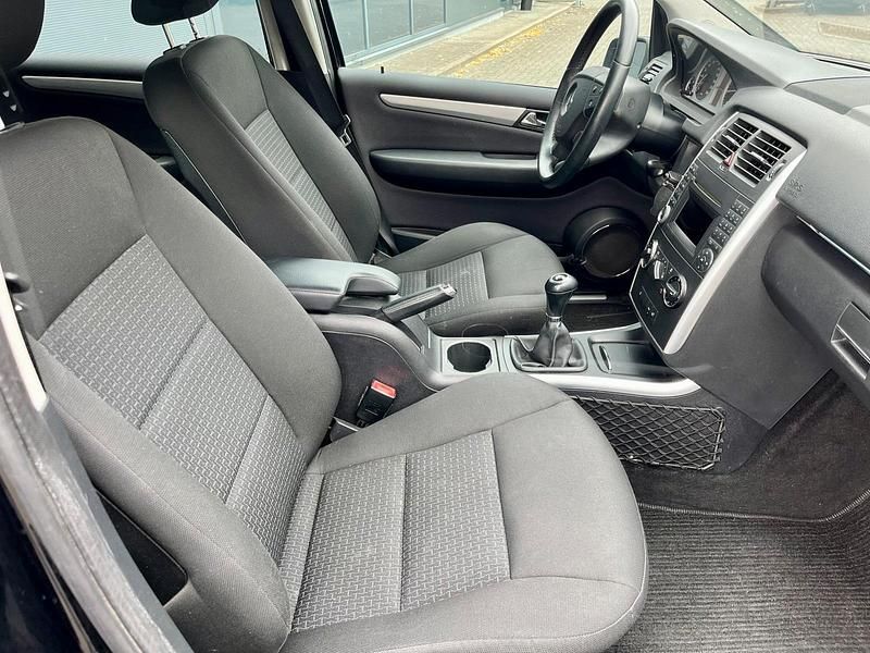 Gebraucht Mercedes B180 115 PS (84 kW) 2010 Schwarz Van / Kleinbus