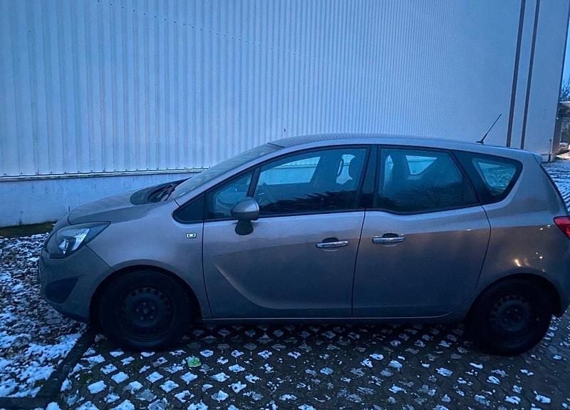 Gebraucht Opel Meriva 130 PS (95 kW) 2013 Braun Van / Kleinbus