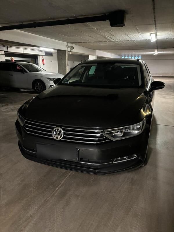 Grau Gebraucht 2018 VW Passat Kombi | 14.800 € (Guter Preis) - Bild 1/4