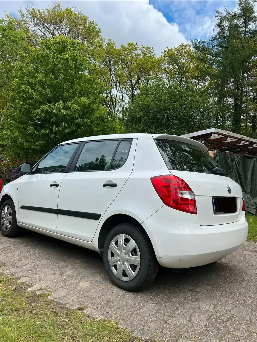 Gebraucht Skoda Fabia Active 60 PS (44 kW) 2011 Weiß Kleinwagen