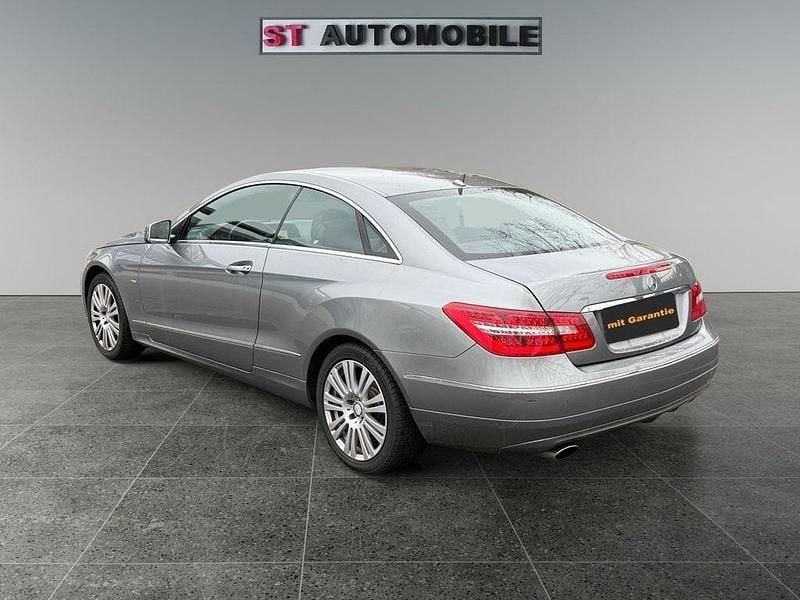 Gebraucht Mercedes E220 170 PS (125 kW) 2011 Silber Coupé