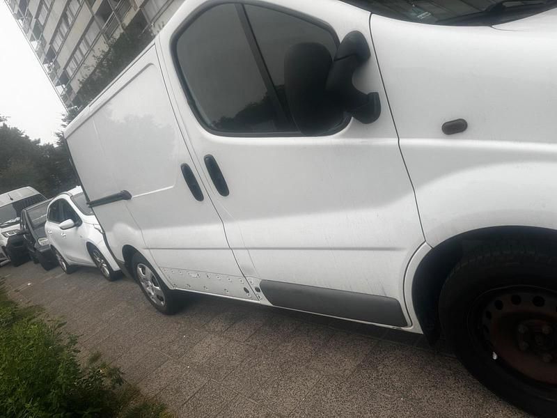 Weiß Gebraucht 2013 Opel Vivaro Van | 7.899 € - Bild 1/4