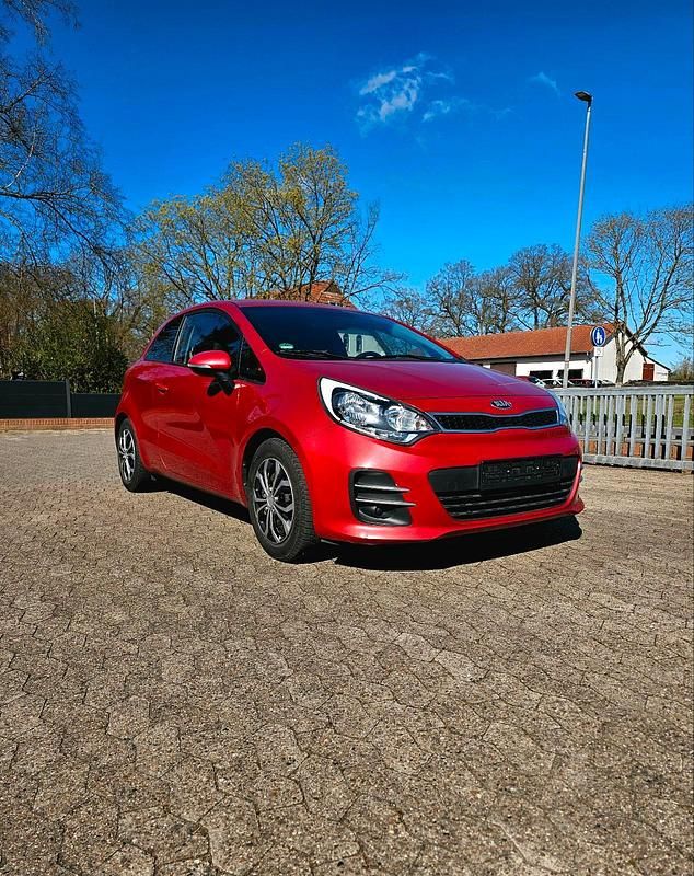Rot Gebraucht 2016 Kia Rio Kleinwagen | 5.500 € (Fairer Preis) - Bild 1/4