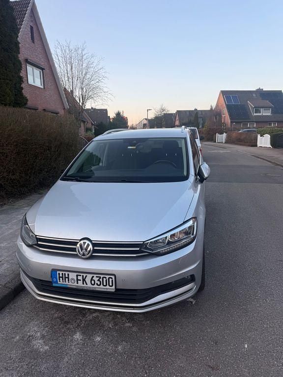 Silber Gebraucht 2019 VW Touran Highline Van / Kleinbus | 18.500 € (Guter Preis) - Bild 1/4