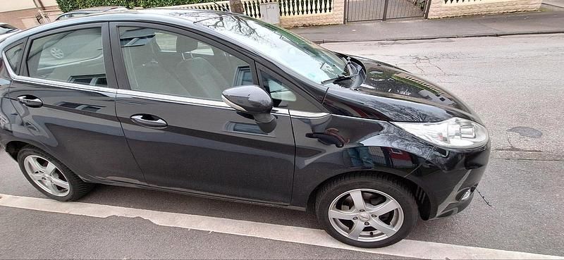 Gebraucht Ford Fiesta Titanium 82 PS (60 kW) 2011 Schwarz Kleinwagen
