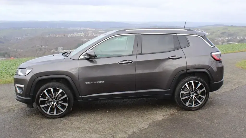 Gebraucht Jeep Compass Limited 140 PS (102 kW) 2019 Grau SUV