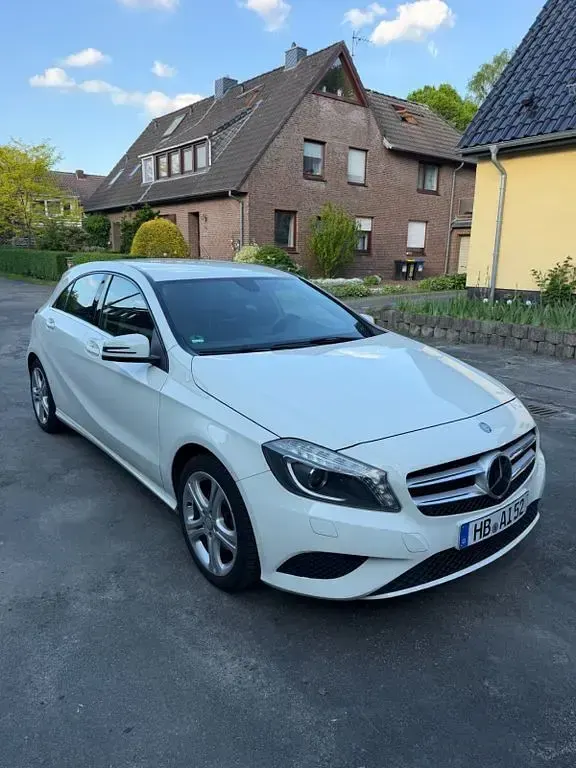Gebraucht Mercedes A180 Urban 122 PS (89 kW) 2013 Weiß Limousine