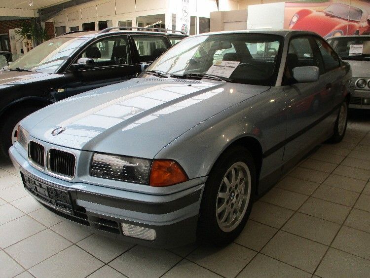 Gebraucht BMW 318 Performance 140 PS (102 kW) 1992 Blau metallic Coupé
