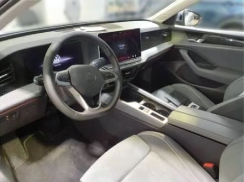 Gebraucht VW Passat 150 PS (110 kW) 2024 Silber Van / Kleinbus