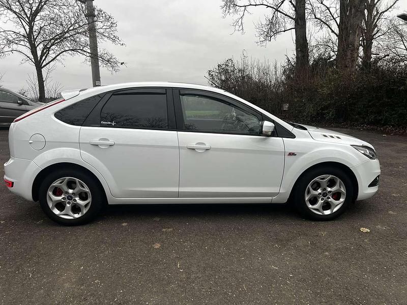 Gebraucht Ford Focus Viva 101 PS (74 kW) 2011 Limousine
