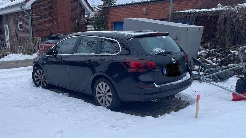Gebraucht Opel Astra Innovation 140 PS (102 kW) 2011 Schwarz Kombi
