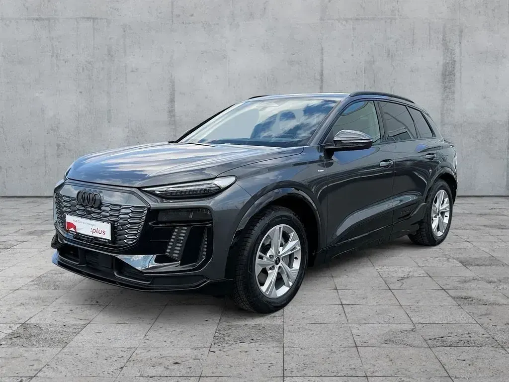 Używany Audi Q6 e-tron S-Line 225 kW (306 KM) 2025 Szary SUV