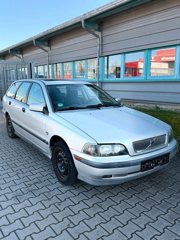 Second-hand Volvo V40 109 CP (80 kW) 2000 Albastru Break