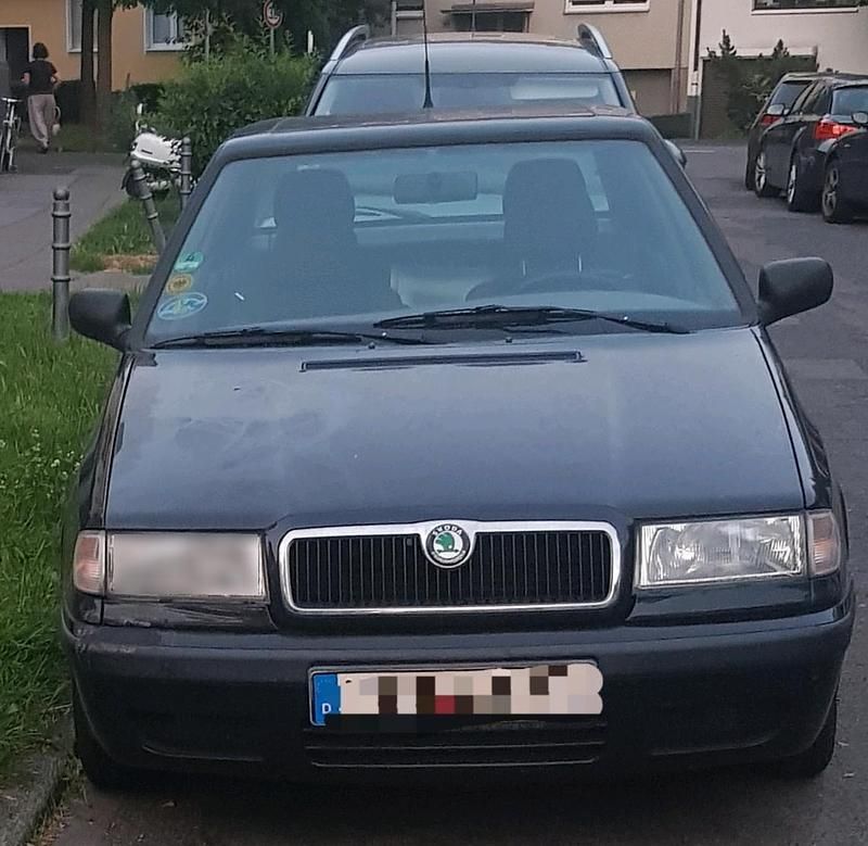 Schwarz Gebraucht 2000 Skoda Felicia Limousine | 1.200 € - Bild 1/4