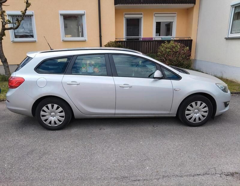 Silber Gebraucht 2013 Opel Astra Kombi | 4.900 € (Fairer Preis) - Bild 1/2