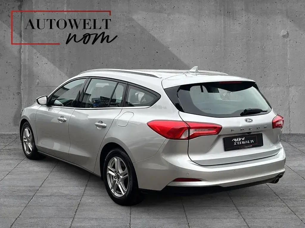Usado Ford Focus 120 HP (88 kW) 2020 Cinzento Sedan