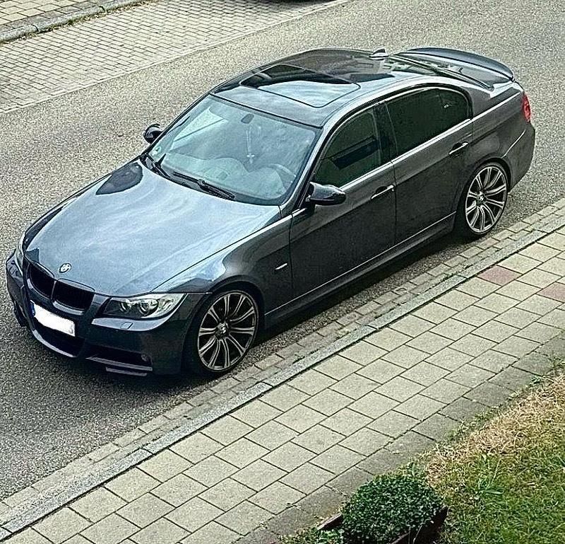 Grau Gebraucht 2006 BMW 330 M Sport Limousine | 8.800 € (Fairer Preis) - Bild 1/4