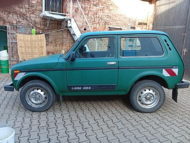 Gebraucht Lada niva 83 PS (61 kW) 2013 Grün SUV