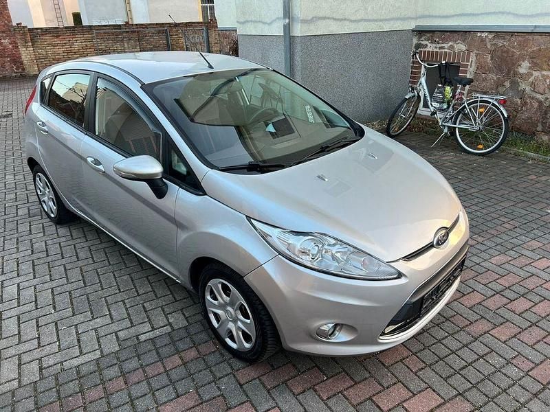 Gebraucht Ford Fiesta 82 PS (60 kW) 2009 Silber Kleinwagen
