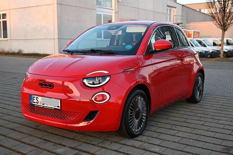 Rot Gebraucht 2022 Fiat 500e Red Limousine | 16.300 € (Superpreis) - Bild 1/4