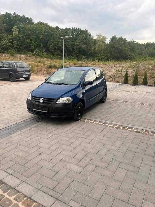 Blau Gebraucht 2010 VW Fox Kleinwagen | 850 € (Superpreis) - Bild 1/4