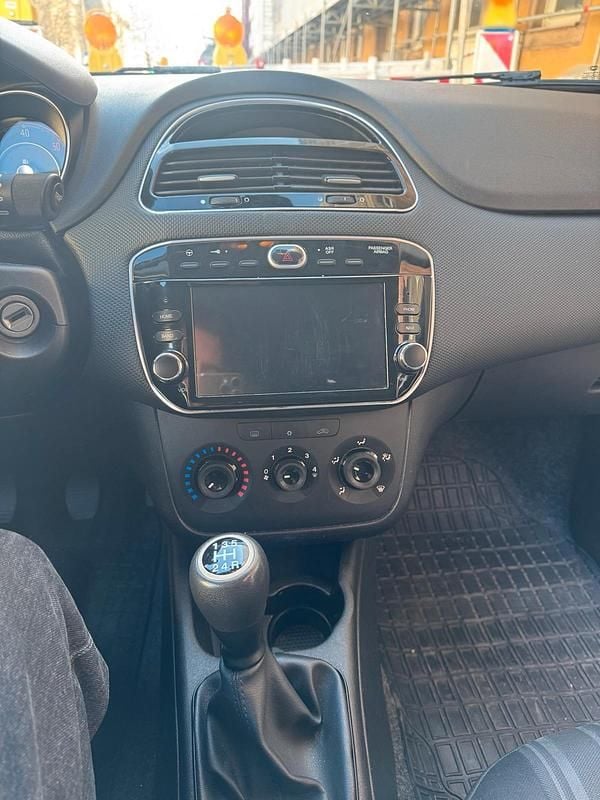 Gebraucht Fiat Punto 95 PS (69 kW) 2016 Weiß Kleinwagen