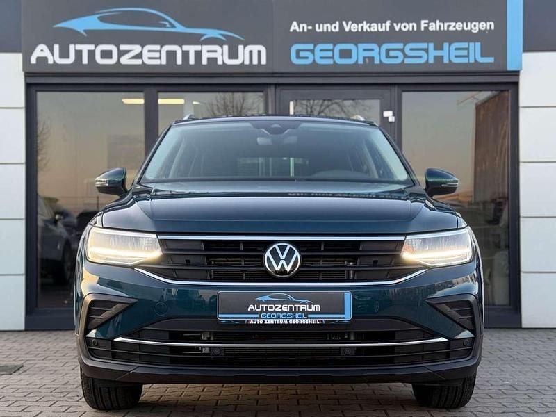 Gebraucht VW Tiguan Active 122 PS (89 kW) 2023 Nightshade blue SUV