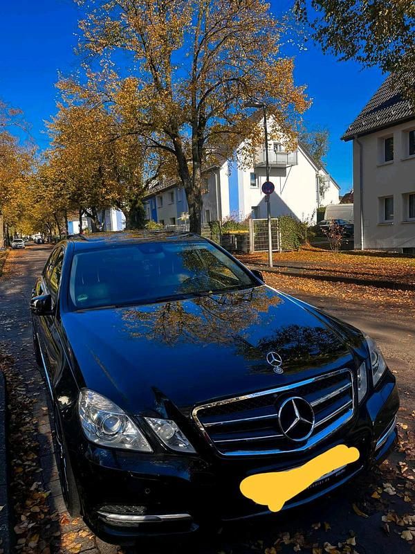 Schwarz Gebraucht 2012 Mercedes E350 Limousine | 11.300 € (Guter Preis) - Bild 1/4