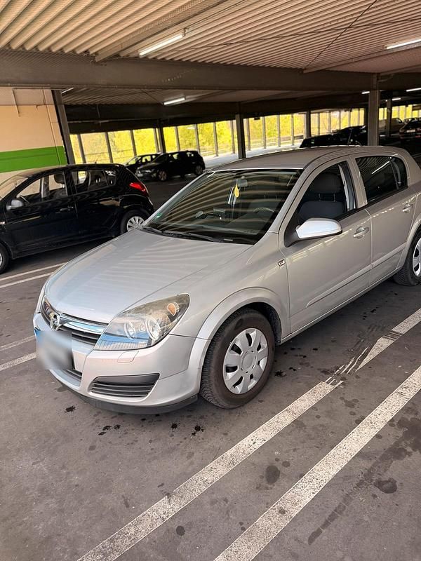 Gebraucht Opel Astra 105 PS (77 kW) 2006 Silber Limousine