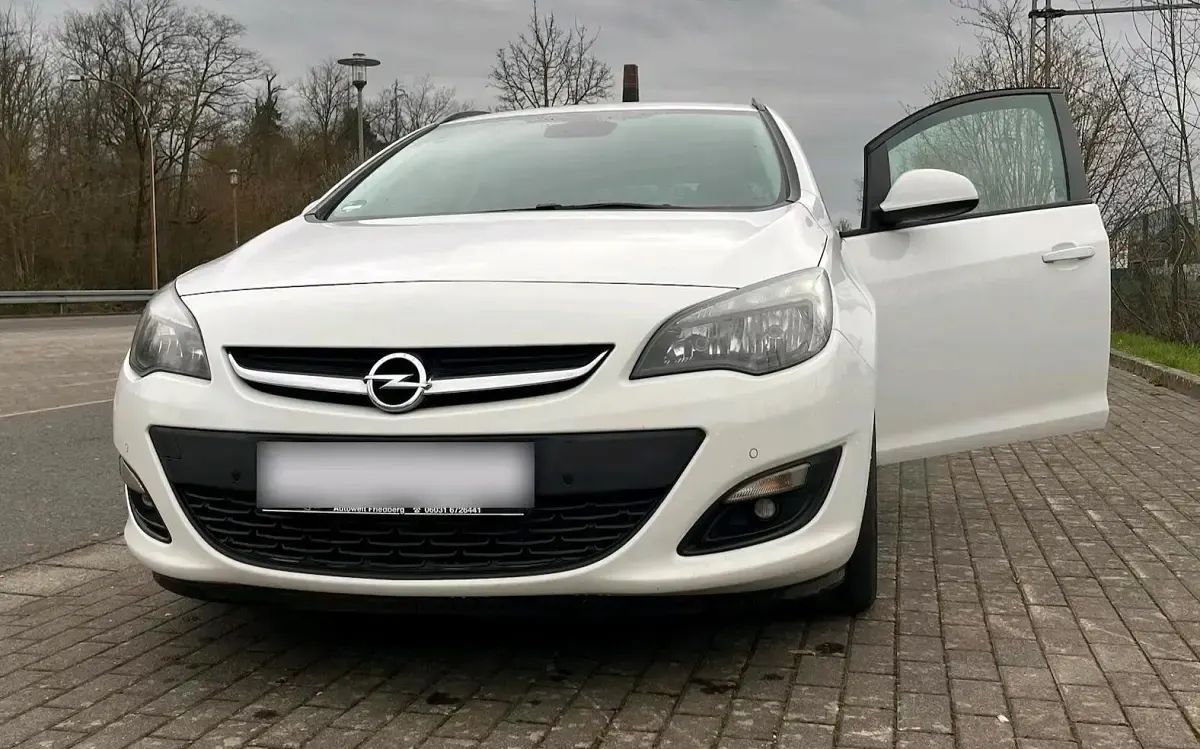 Gebraucht Opel Astra 140 PS (102 kW) 2015 Weiß Kombi