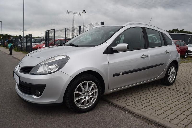Silber Gebraucht 2008 Renault Clio II Limousine | 4.999 € (Etwas zu teuer) - Bild 1/4