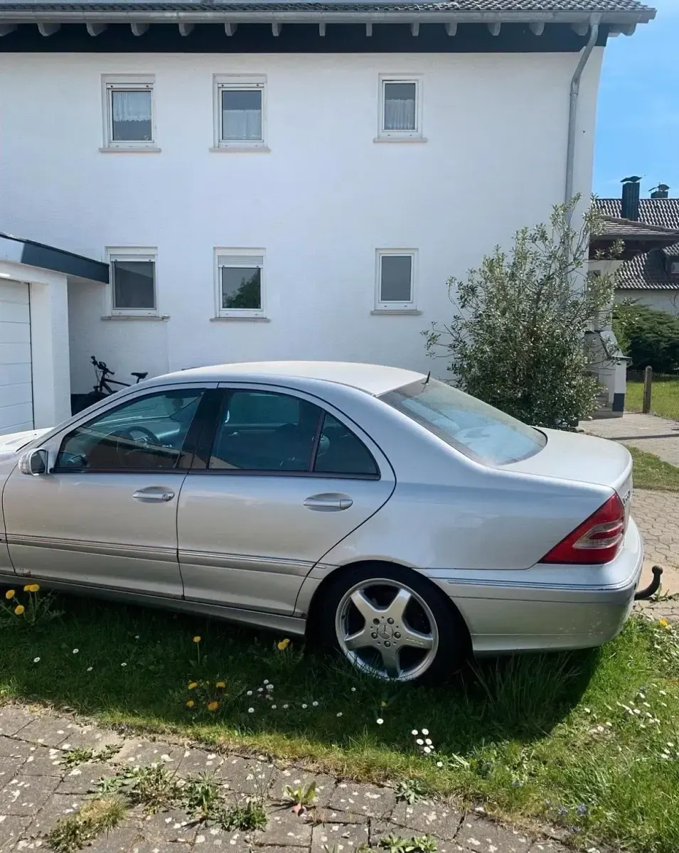 Gebraucht Mercedes C220 143 PS (105 kW) 2003 Silber Limousine