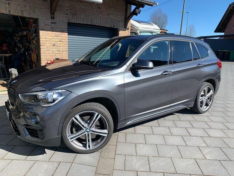 Grau Gebraucht 2016 BMW X1 Sport Line SUV | 17.500 € (Guter Preis) - Bild 1/4