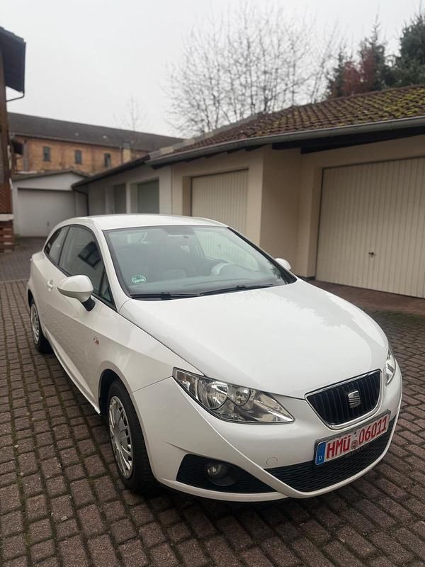 Weiß Gebraucht 2009 Seat Ibiza Style Limousine | 1.990 € (Superpreis) - Bild 1/4