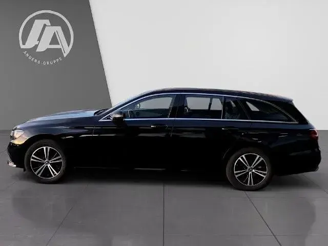 Second-hand Mercedes E300 Avantgarde 265 CP (194 kW) 2023 Negru Break