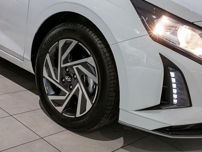 Gebraucht Hyundai i20 Trend 101 PS (74 kW) 2025 Weiß Kleinwagen