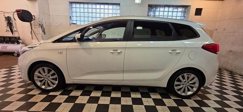 Gebraucht Kia Carens 141 PS (103 kW) 2015 Weiß Van / Kleinbus