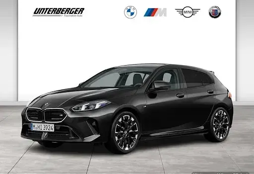 Gebraucht BMW M135 Performance 300 PS (220 kW) 2025 Saphirschwarz Kleinwagen
