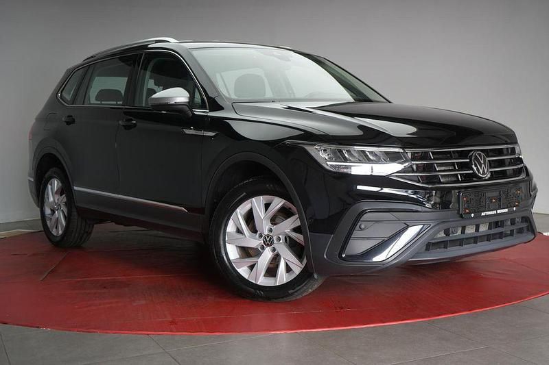 Deep black pearlescent Gebraucht 2022 VW Tiguan Allspace Life SUV | 26.990 € (Guter Preis) - Bild 1/4