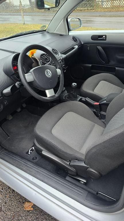 Gebraucht VW New Beetle 102 PS (75 kW) 2010 Silber Kleinwagen