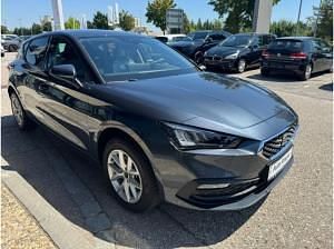 Neu Seat Leon 150 PS (110 kW) 2025 Grau Limousine