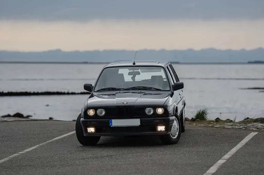 Gebraucht BMW 318 Basis 113 PS (83 kW) 1992 Schwarz Kombi