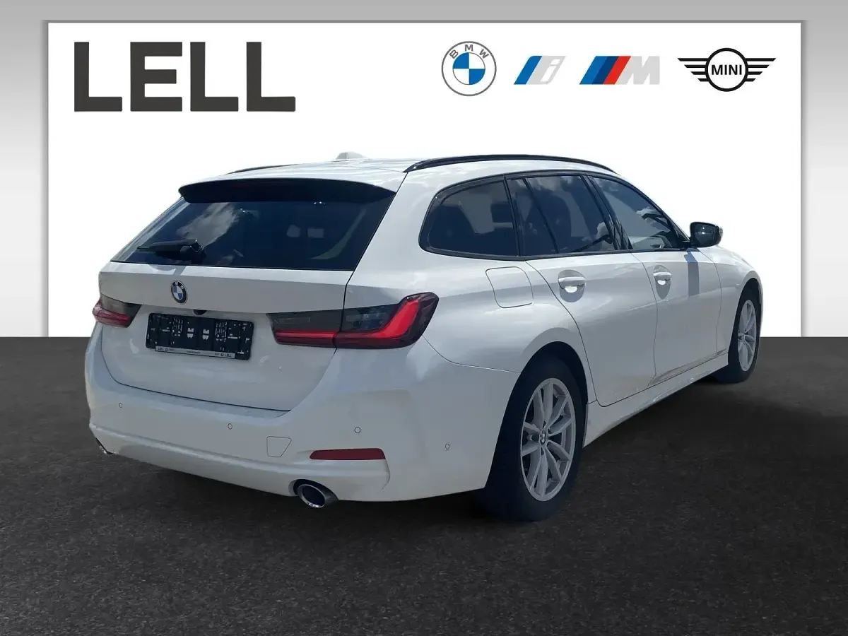 Gebraucht BMW 318 Sport Line 150 PS (110 kW) 2023 Weiß Kombi