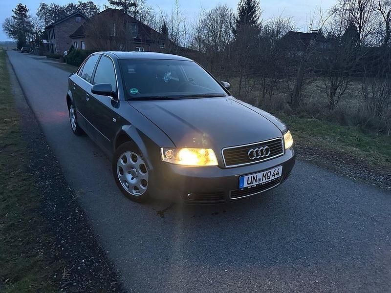 Gebraucht Audi A4 102 PS (75 kW) 2002 Silber Limousine