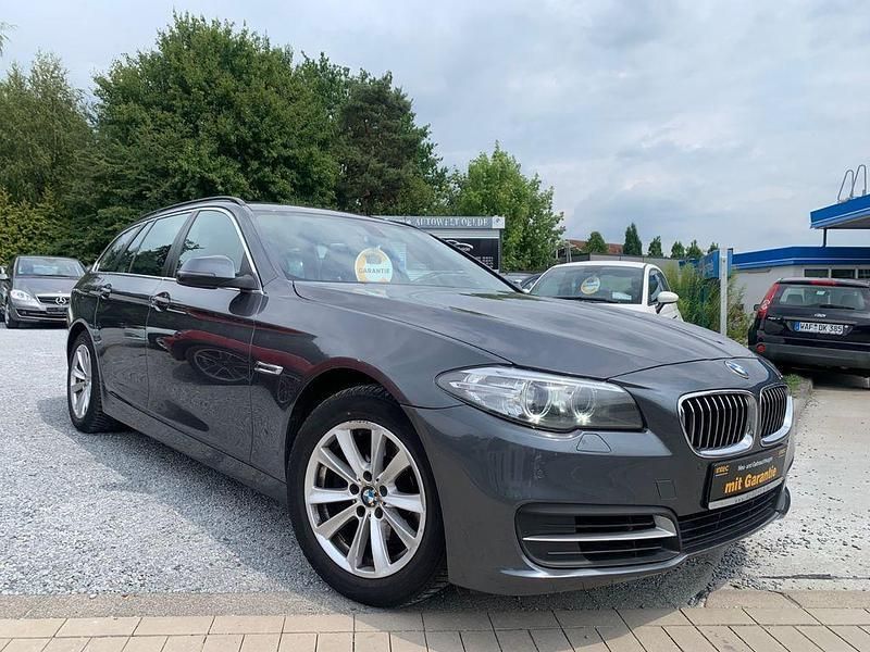 Grau Gebraucht 2016 BMW 520 Performance Kombi | 9.799 € (Guter Preis) - Bild 1/4