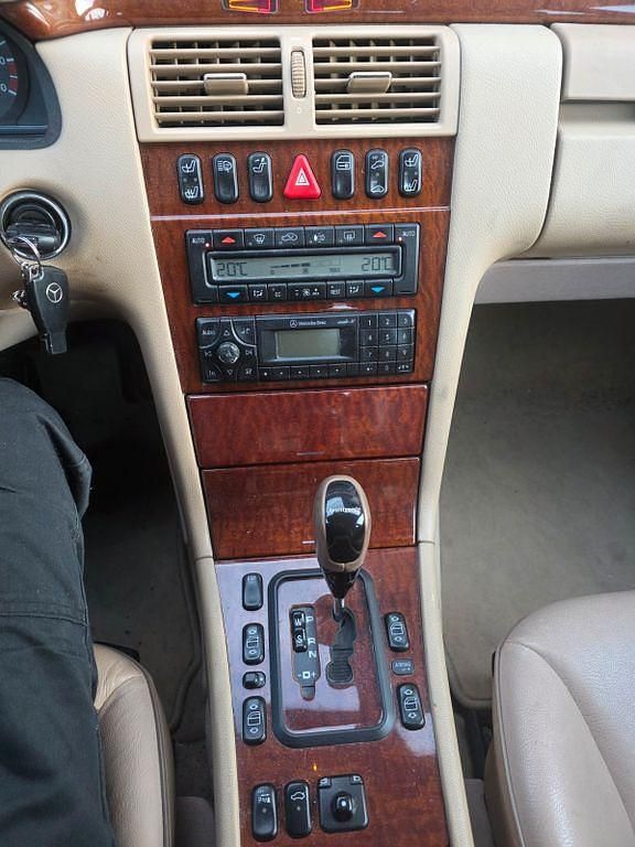 Gebraucht Mercedes E320 Avantgarde 224 PS (164 kW) 2000 Schwarz Limousine
