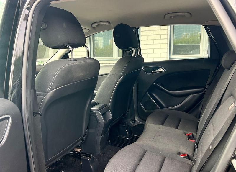 Gebraucht Mercedes B180 122 PS (89 kW) 2012 Schwarz Van / Kleinbus