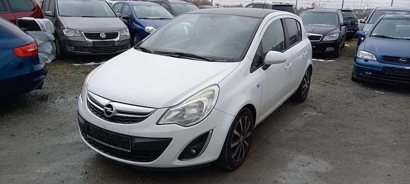Gebraucht Opel Corsa 101 PS (74 kW) 2011 Weiß Kleinwagen