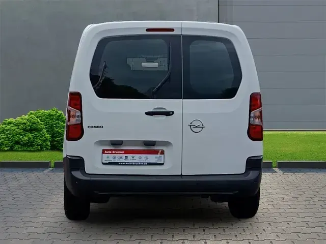 Gebraucht Opel Combo 102 PS (75 kW) 2021 Weiss Van / Kleinbus